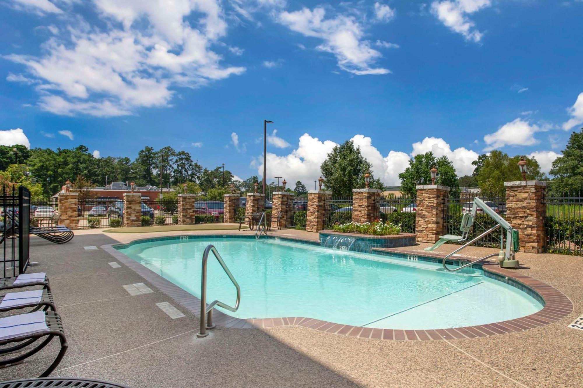 Best Western Plus Crown Colony Inn & Suites Lufkin Exterior photo