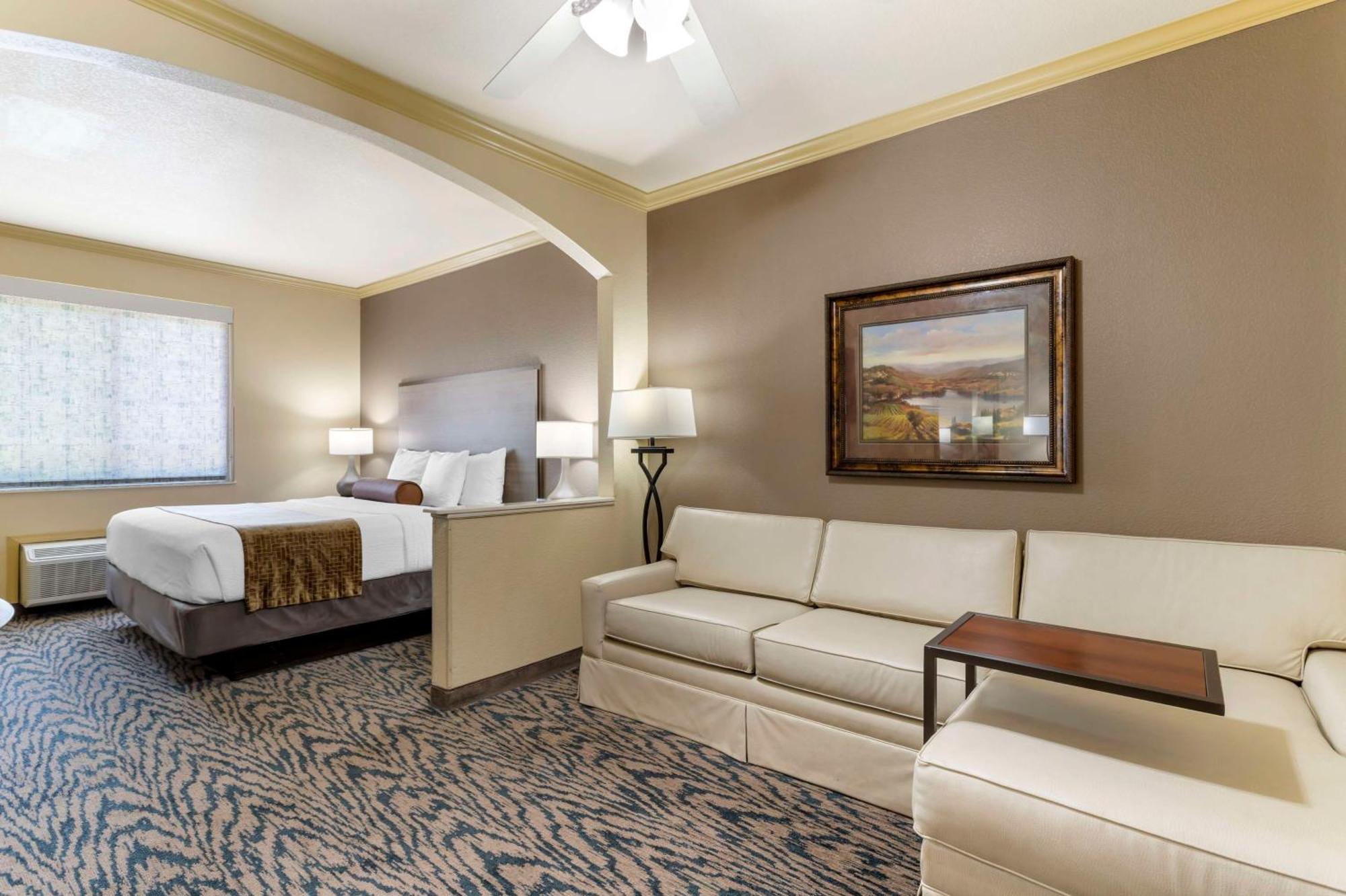 Best Western Plus Crown Colony Inn & Suites Lufkin Exterior photo