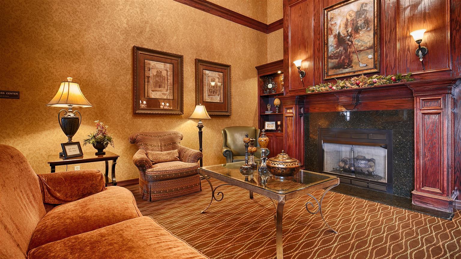 Best Western Plus Crown Colony Inn & Suites Lufkin Exterior photo