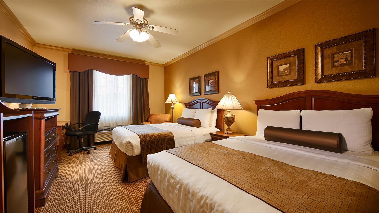 Best Western Plus Crown Colony Inn & Suites Lufkin Exterior photo
