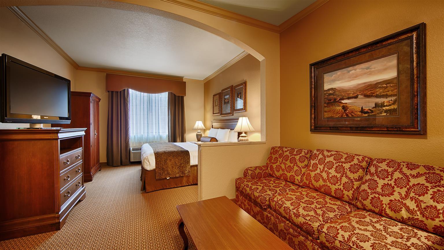 Best Western Plus Crown Colony Inn & Suites Lufkin Exterior photo