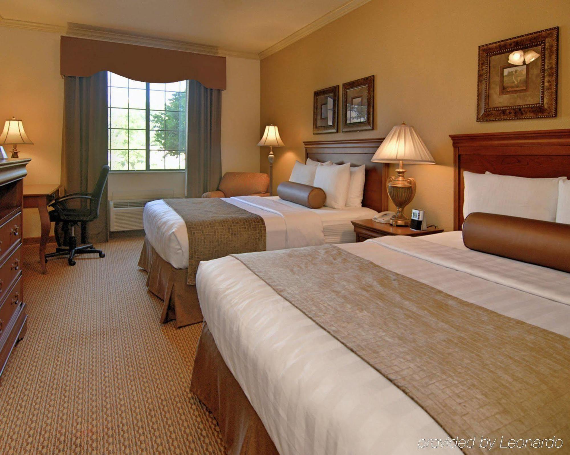 Best Western Plus Crown Colony Inn & Suites Lufkin Exterior photo