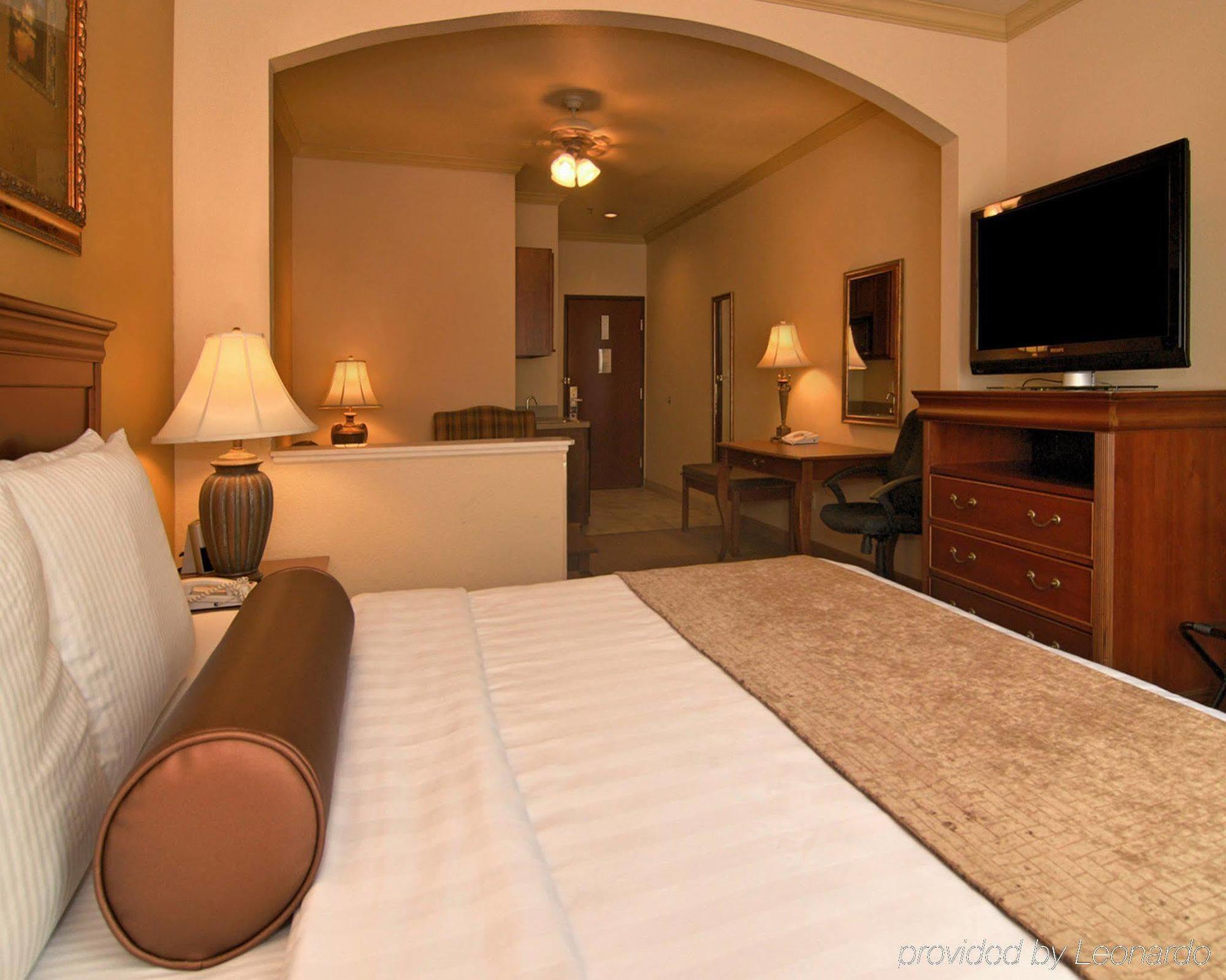 Best Western Plus Crown Colony Inn & Suites Lufkin Exterior photo