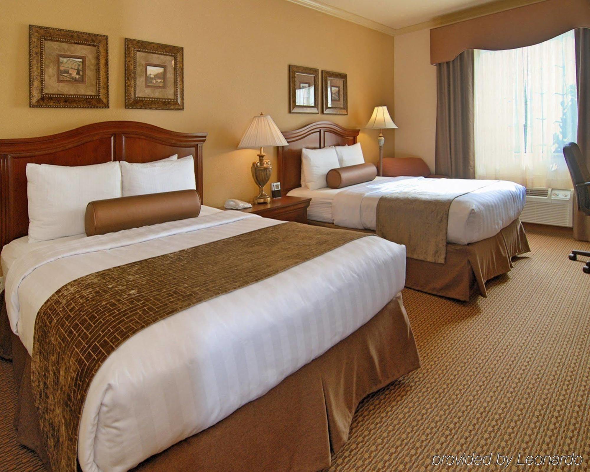 Best Western Plus Crown Colony Inn & Suites Lufkin Exterior photo