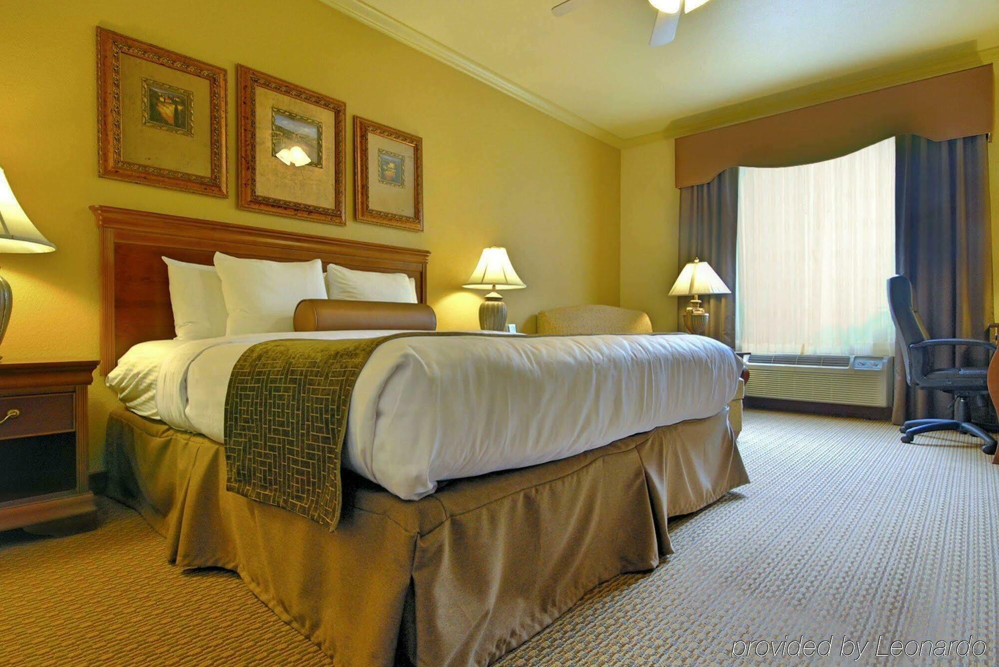 Best Western Plus Crown Colony Inn & Suites Lufkin Exterior photo